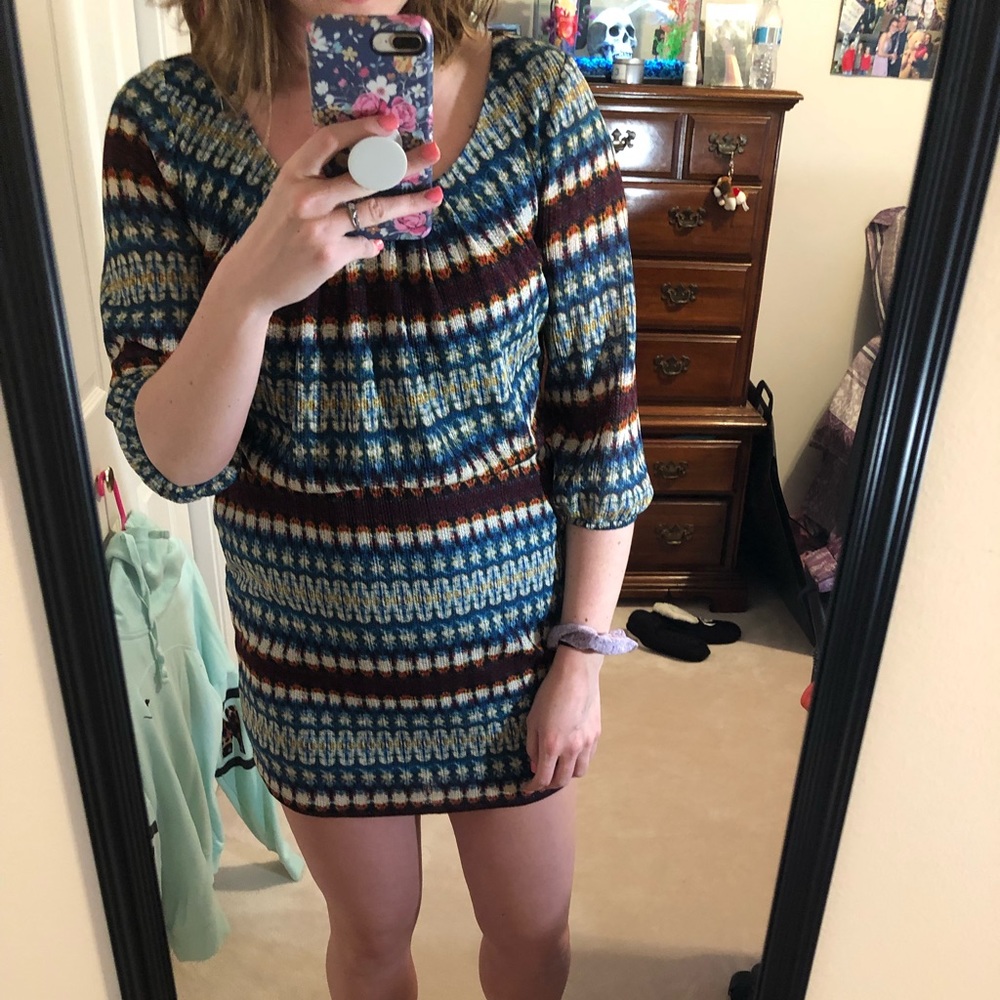 Casual dress that comes mid thigh